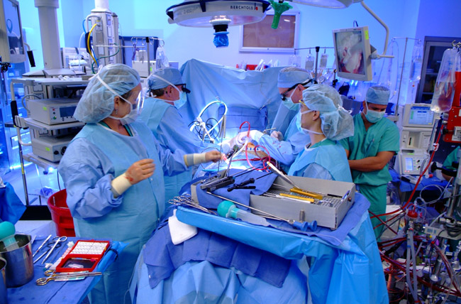 Doctors performing cardiovascular surgery